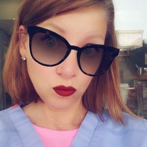 Meet your Posher, Teri